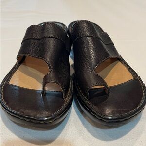 Born Dark Brown Leather Sandals size9 women’s